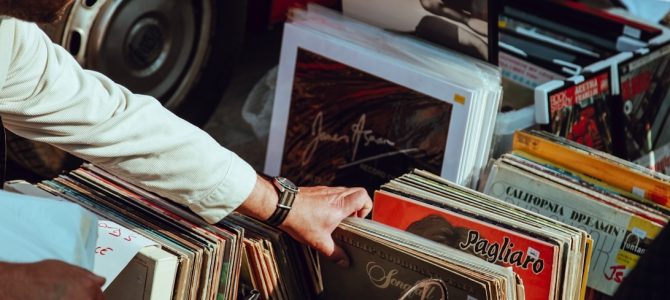 Hur hittar man äldre inspelningar och rariteter inom musikvärlden?
